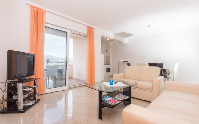 Apartment Slavica - 70 m from the beach : Lero2 Okrug Gornji, Island Ciovo