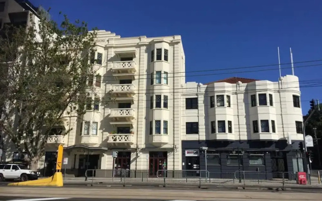 Spacious St Kilda Escape - Parking and City Views