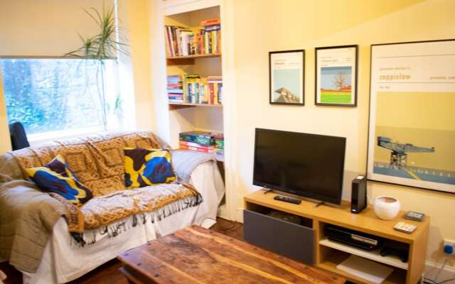 1 Bedroom Flat by Leith Walk