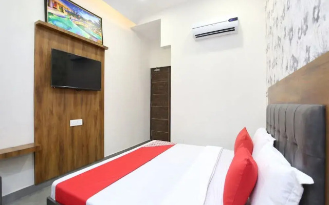Oyo 18319 Hotel Boss