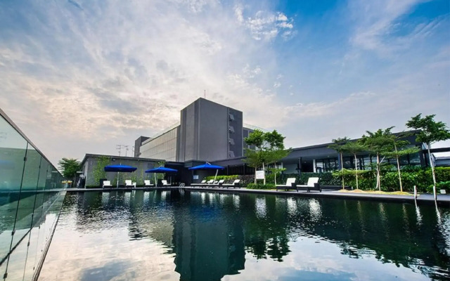 e.City Hotel at OneCity