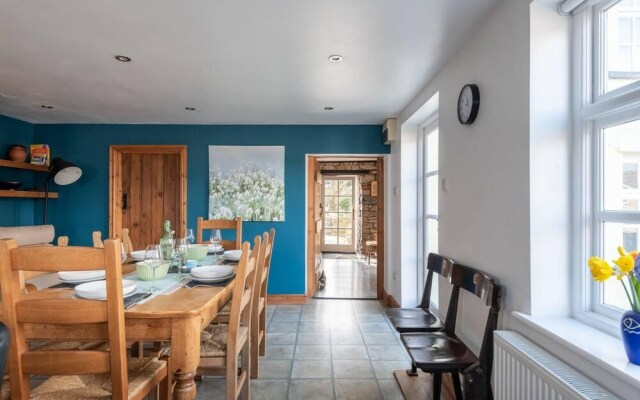 Spacious 3BR in Historic Chepstow, Cottage Garden