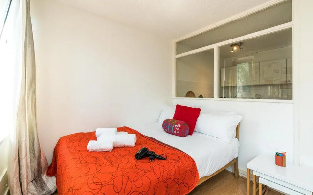 Bright & Cosy Studio Close to Central London