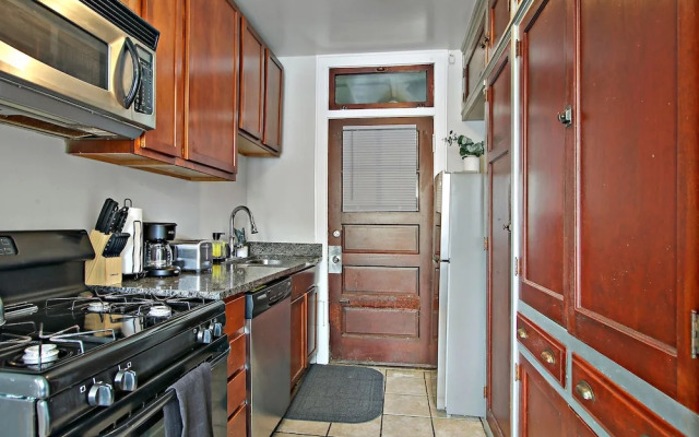 Prime 1BR Apt - Cullom F2