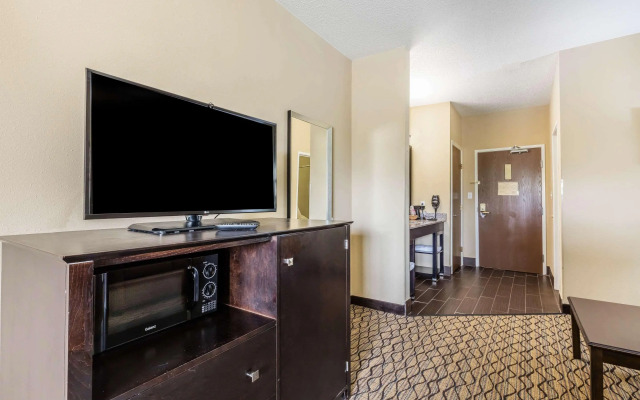 Comfort Inn & Suites Crystal Inn Sportsplex