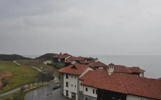 Thracian Cliffs Owners Apartments