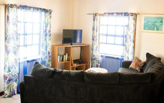 Tropical Breeze Guest House