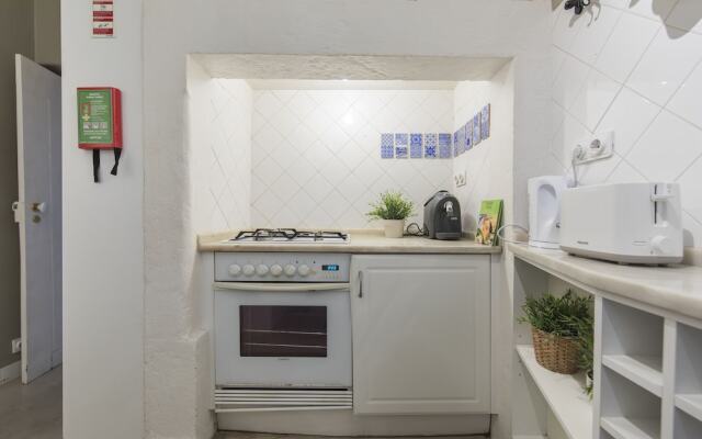 Trendy & Lightful Apartment