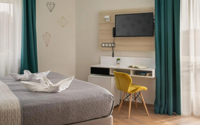 Kristály Hotel