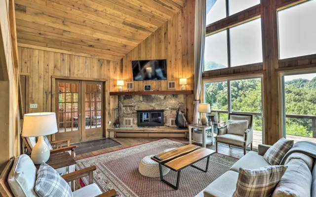Stunning Views: Mountaintop Cabin in Burnsville! - фото 2