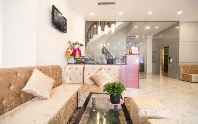 RedDoorz Plus near Hoang Van Thu Park 2