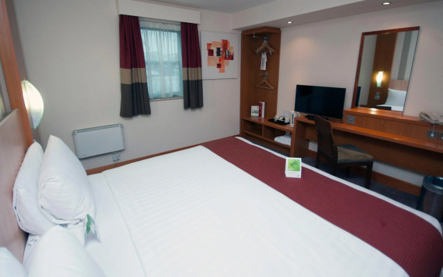 Holiday Inn Manchester-Central Park by IHG