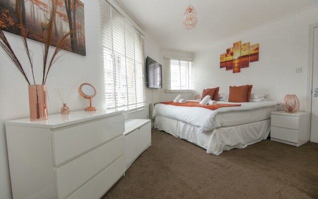 Portside Apartment Parking by Brighton Holiday Lets