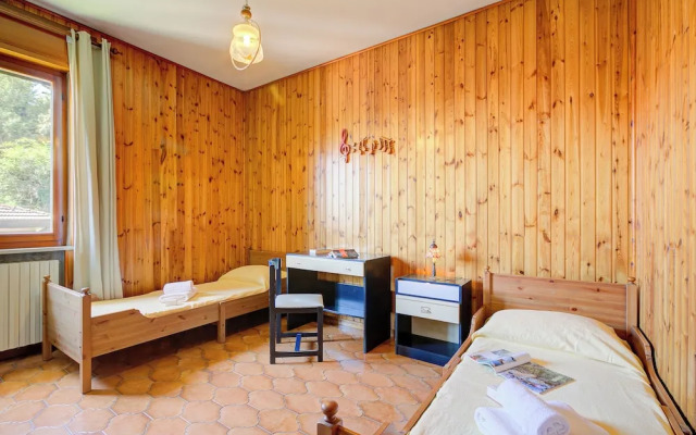 A Due Passi Dal Bosco