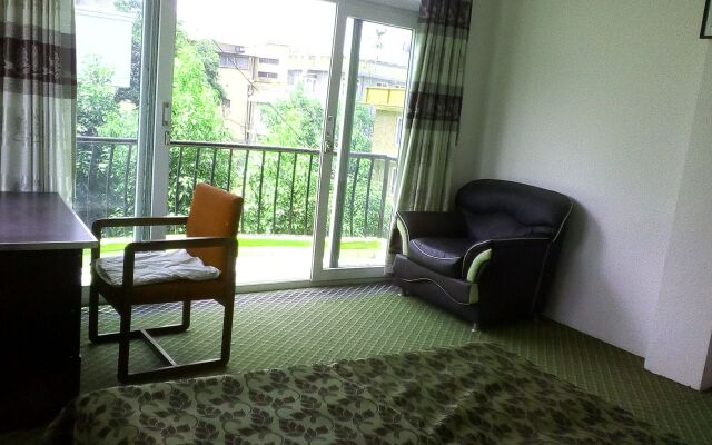 OYO 135 Lost Garden Apartment and Guest House