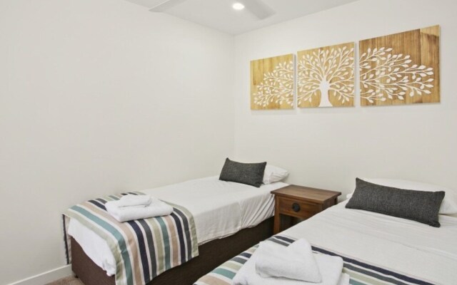 Stunning Apartment With Views of Laguna Bay - Unit 2 Taralla 16 Edgar Bennett Ave – Guest Rooms – Noosa Heads
