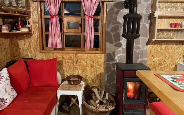 Nature and atractive house boat