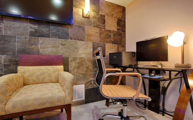 Best Western The Inn & Suites Pacific Grove