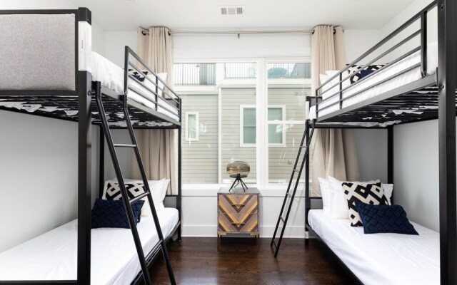 Domio Sylvan Park Stunning 8BR 2 Houses