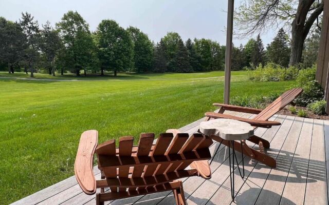 Charming 1BDR Condo w Golf Course View