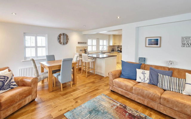 Host Stay Doray House