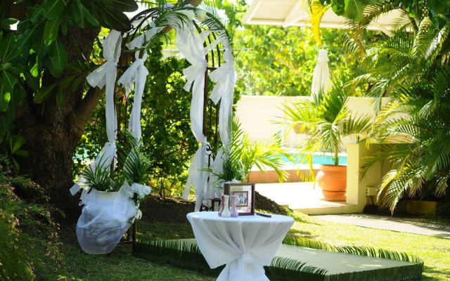 Blue Horizons Garden Resort
