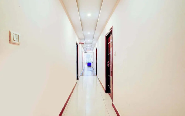 Fabhotel Emara Inn