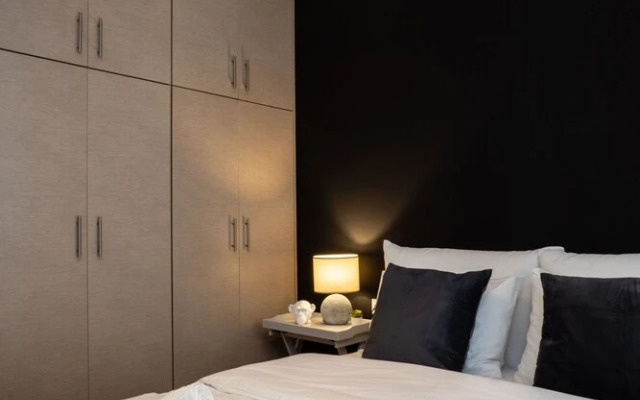 Black Pearl apt in Koukaki