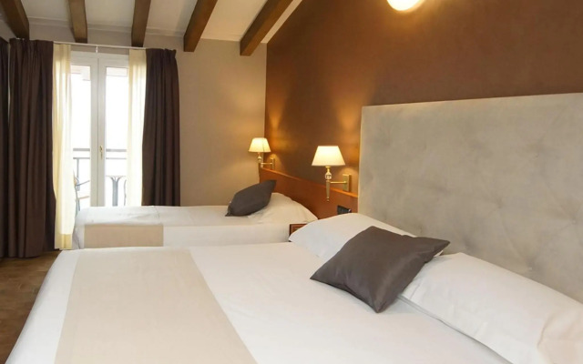 Hotel Clarin 14 by Dori