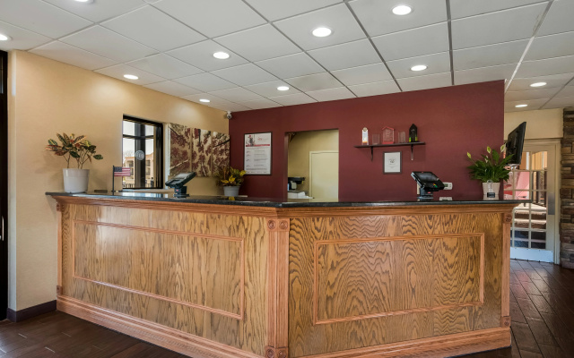 Red Roof Inn & Suites Newark - University