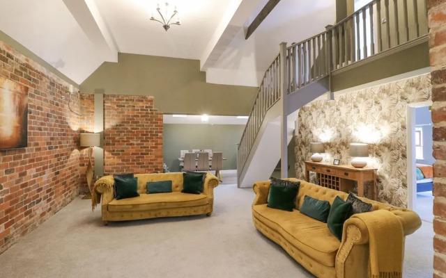 Hunters Lodge at Wildersley Farm