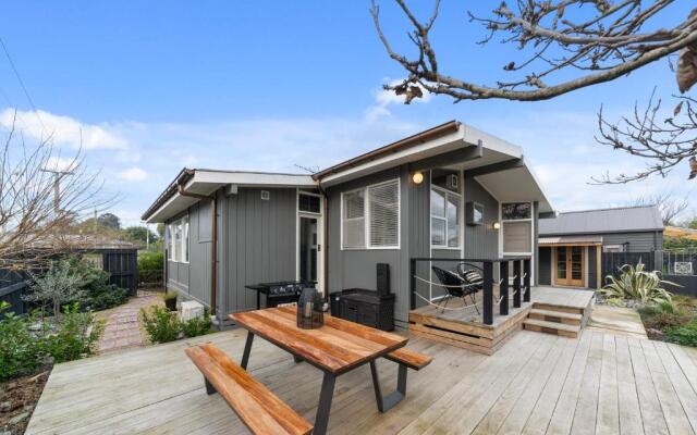 The Walnut Tree House - Martinborough Holiday Home