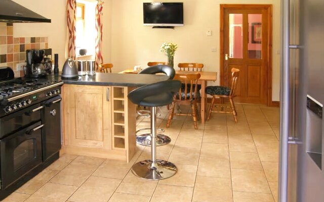 Cennen Lodge