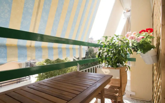 Nephiria, Live like a local next to Acropolis