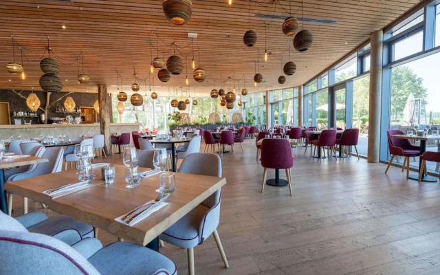 Waterside Elegance Sky Pad