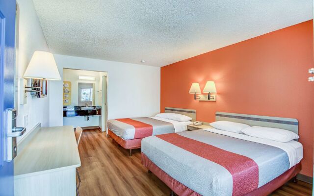 Motel 6 Stockton, CA - Charter Way West