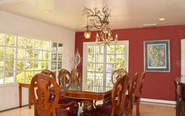 Beverly Hills Dream House Near Hollywood