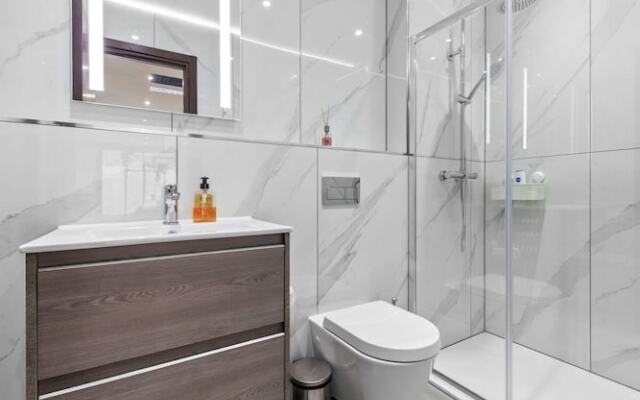 Luxury Sleeps 4 Studio Flat