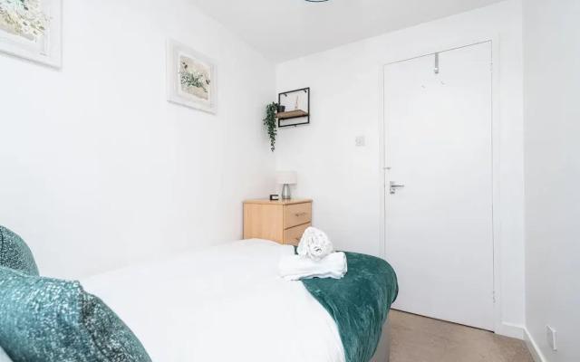 Canadawater-2bedroom-1bathroom-free Parking