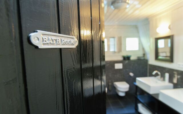 Upscale Mansion in Huisduinen North Holland With Garden