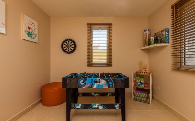Amazing 3BR Villa w Large Private Pool Gameroom