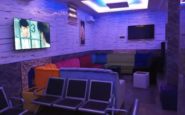 5 Star Saint Hotel