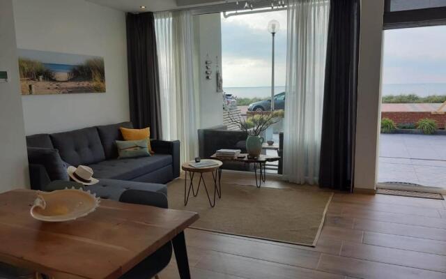 Benny's Beach House 1