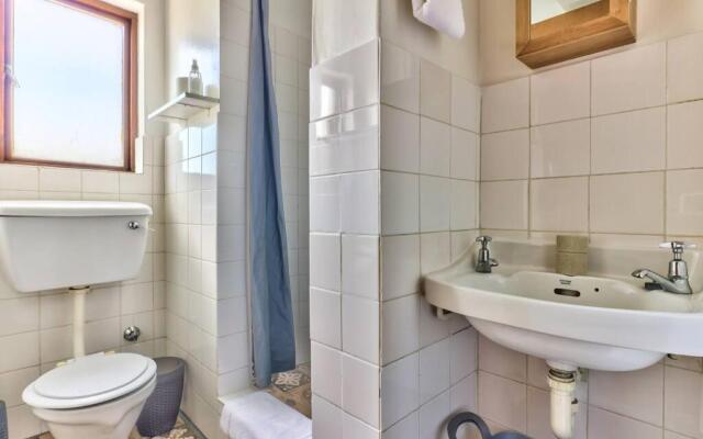 Mountain Views- Family Home, balcony, views!