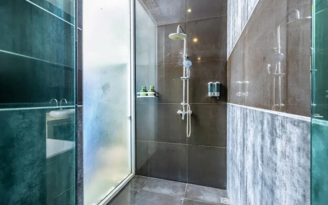 4 Bedroom Modern Pool Villa BL10