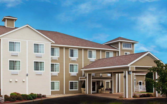 Holiday Inn Express & Suites New Buffalo by IHG