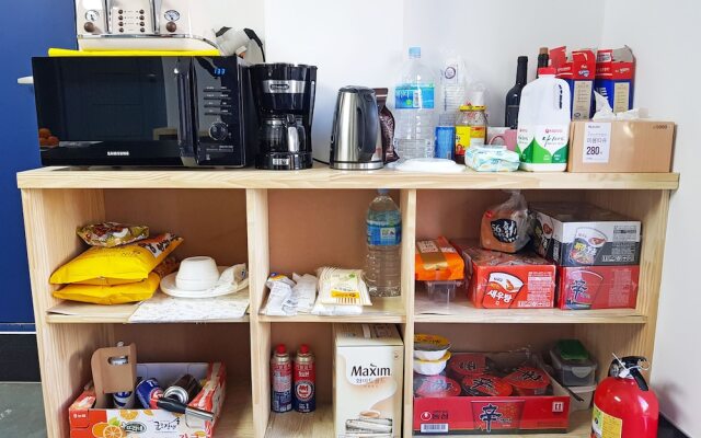 Bluemoon Guest House - Hostel