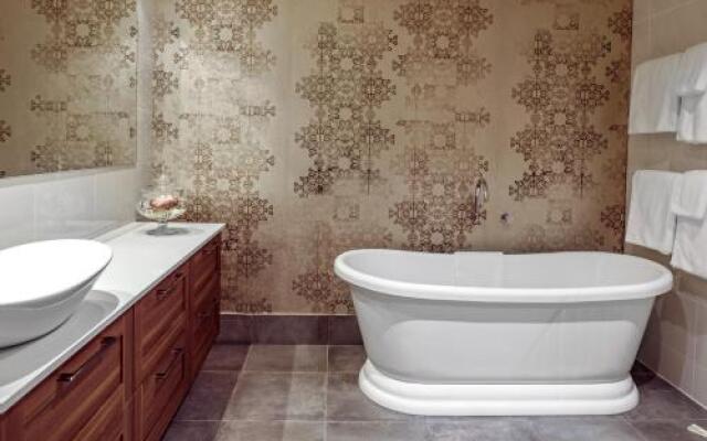 Suite 11 Victoria Square