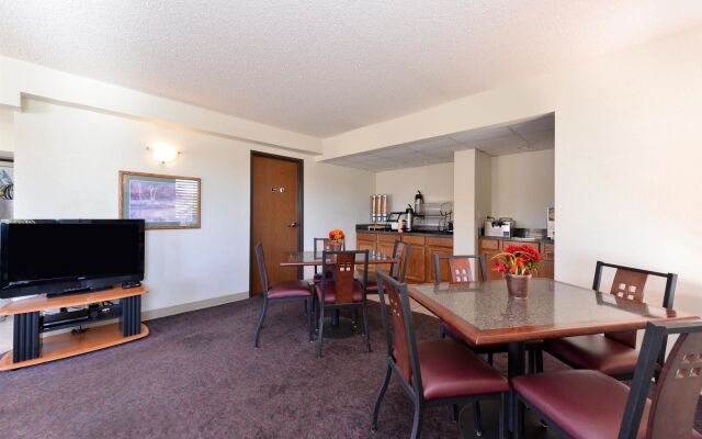 Executive Plus Inn & Suites