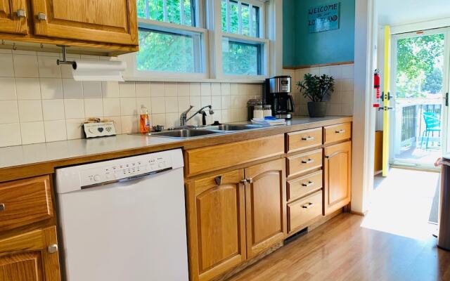 Cozy Bungalow in Downtown Loveland w/Free Bikes!